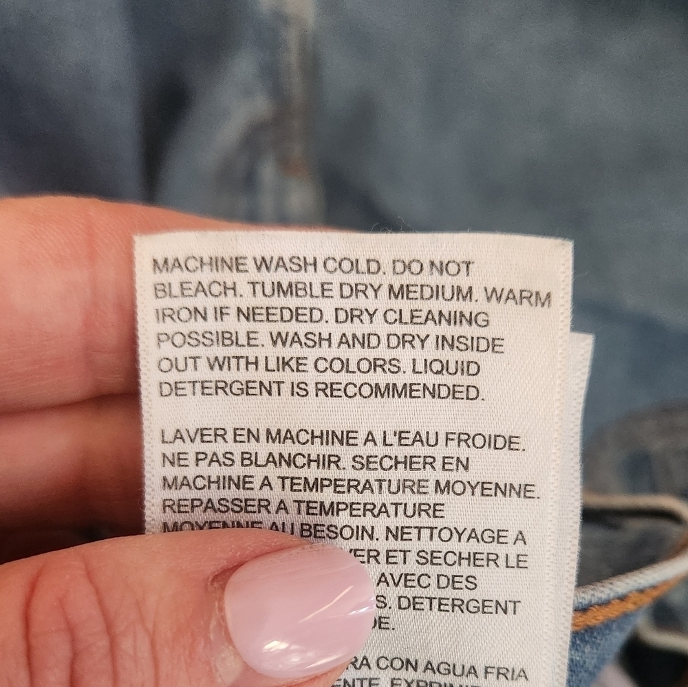 EUC Levi's Mom Jean, Size 28 - Picture 8 of 9
